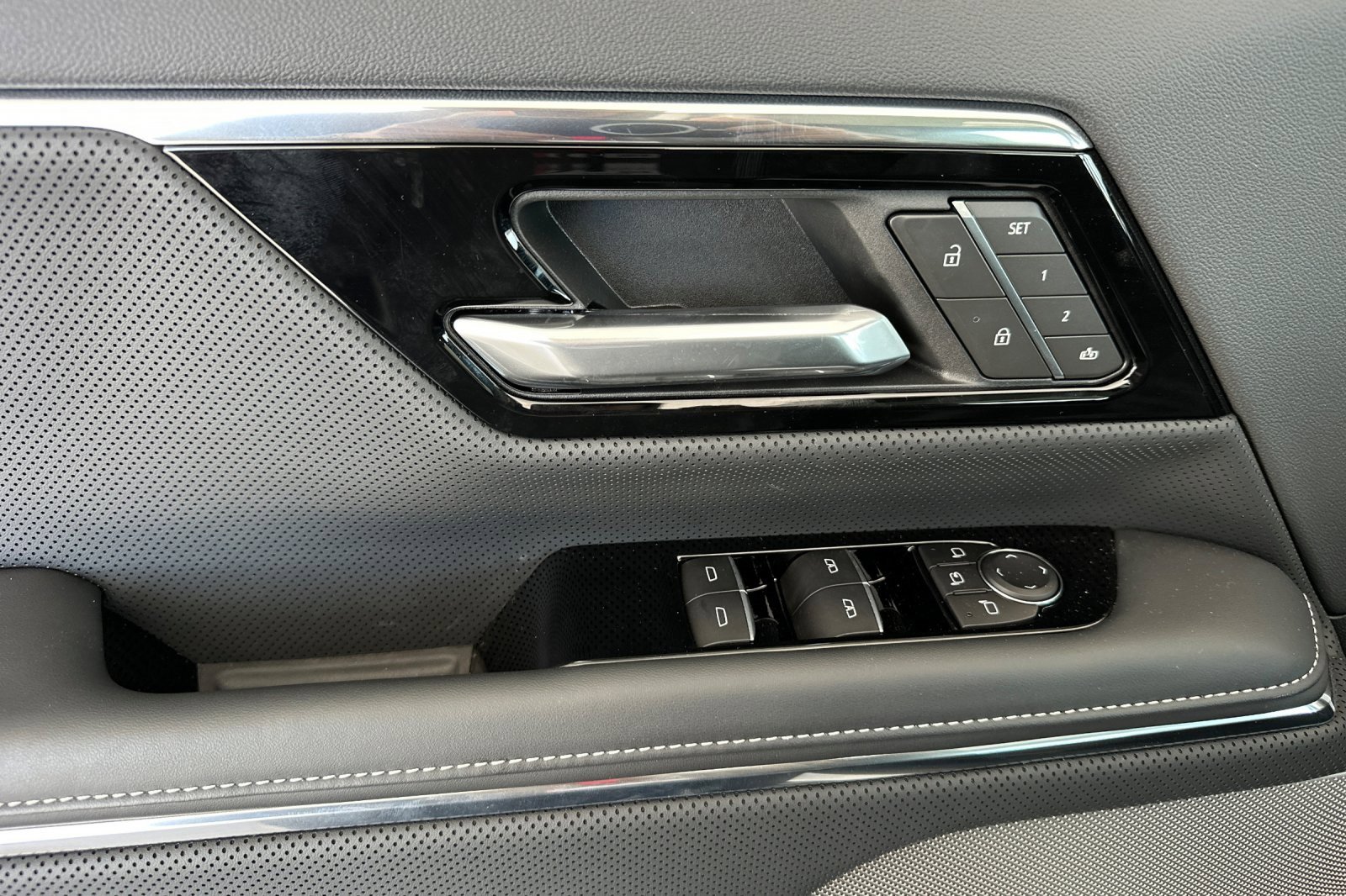 New 2025 GMC Sierra EV Denali image 12