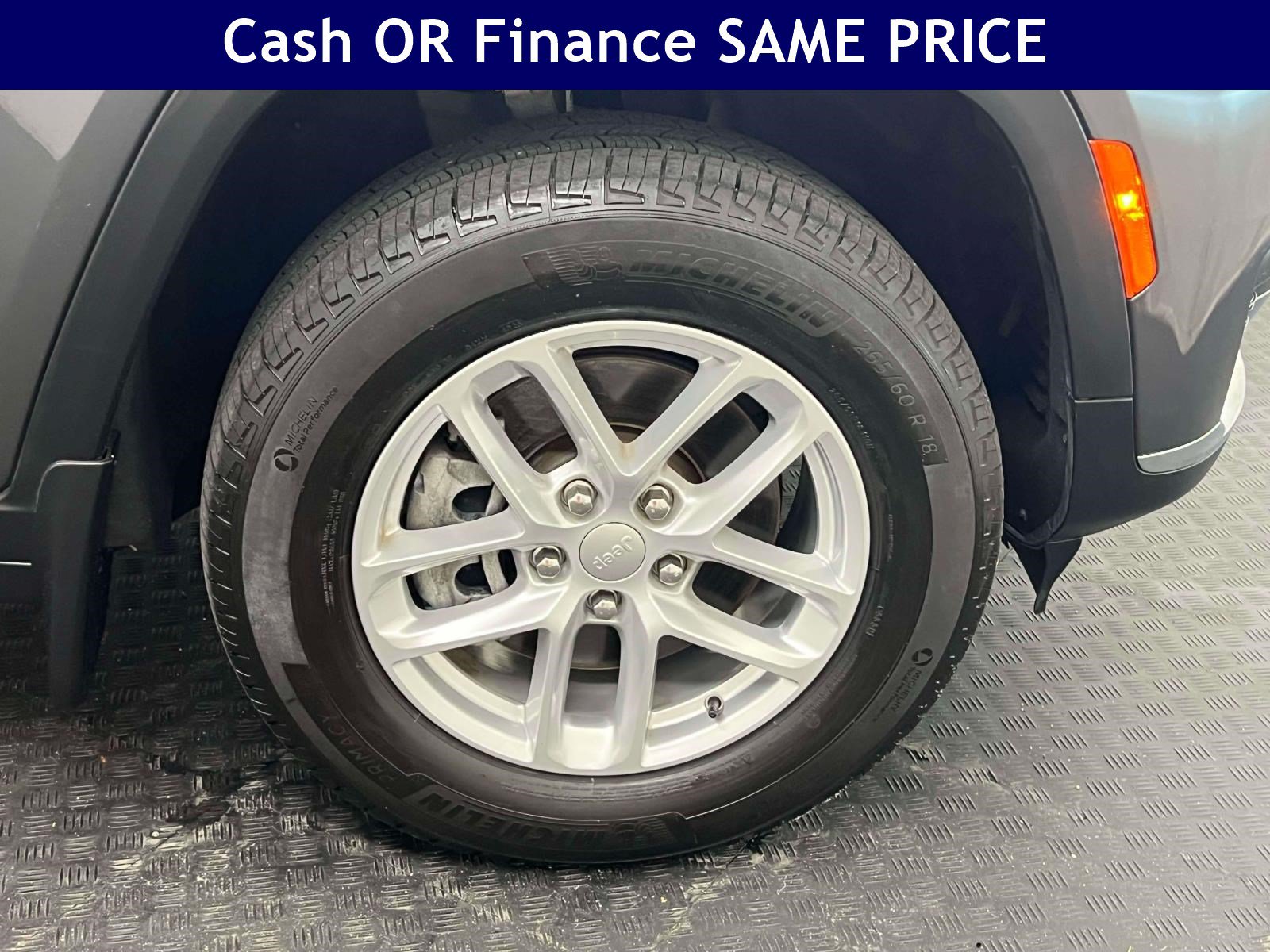 Used 2025 Jeep Grand Cherokee L Laredo AWD/4WD image 14