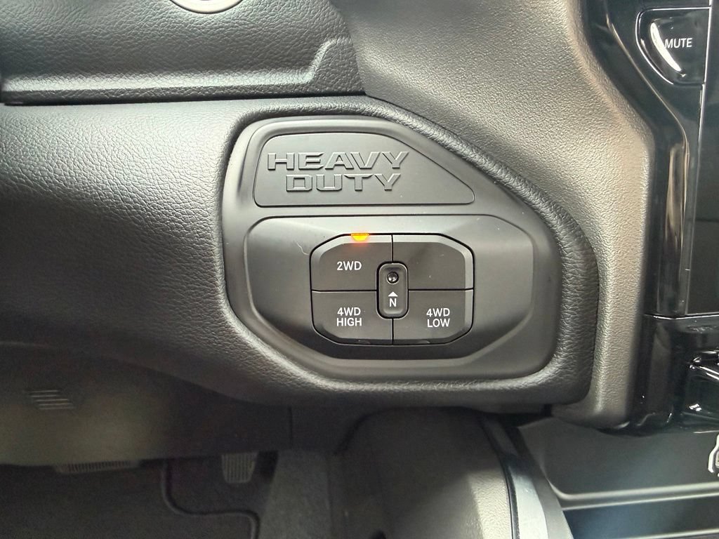 New 2026 RAM 2500 Laramie AWD/4WD image 29