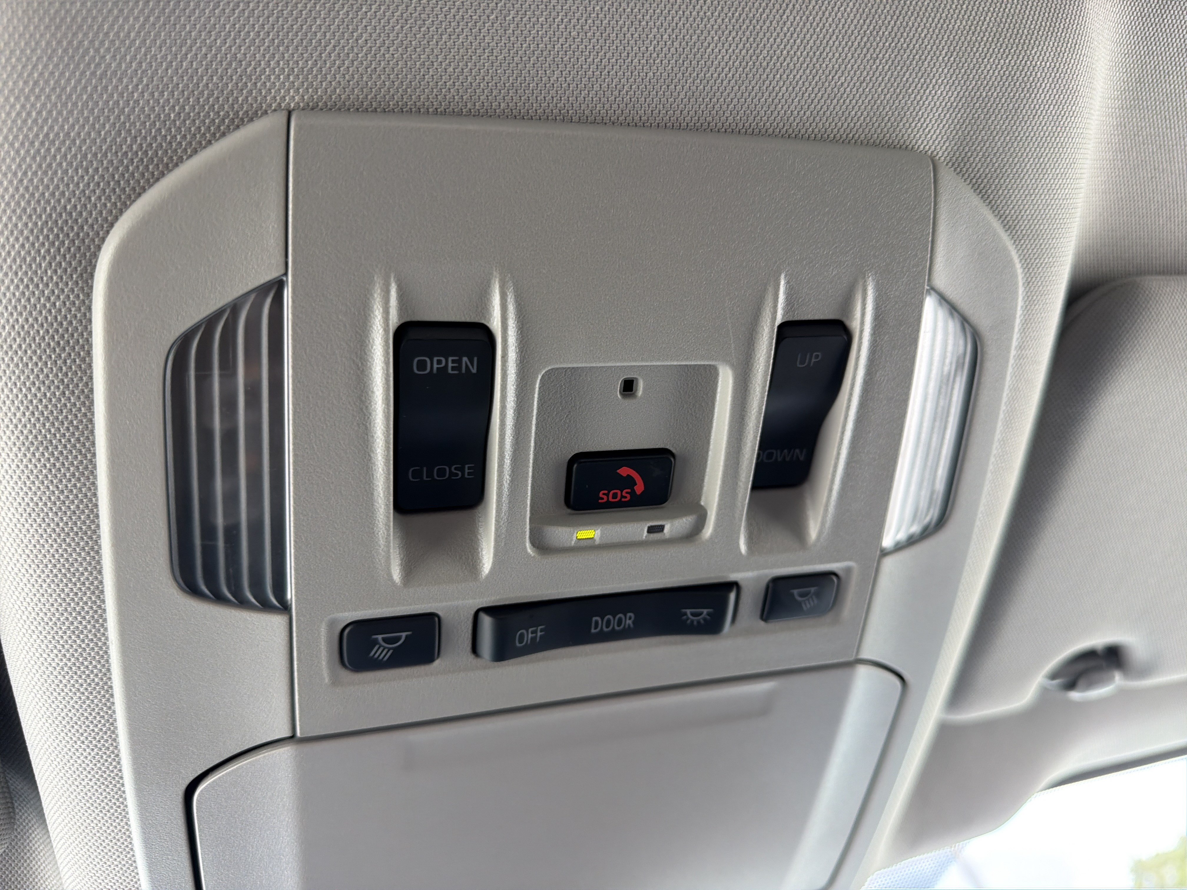 Certified 2025 Toyota Highlander XLE FWD image 6