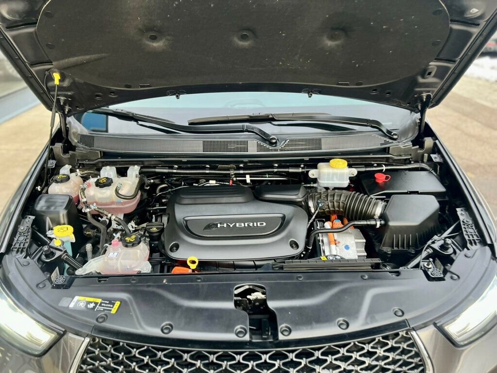 Used 2021 Chrysler Pacifica Limited w/ Uconnect Theater Family Group image 9