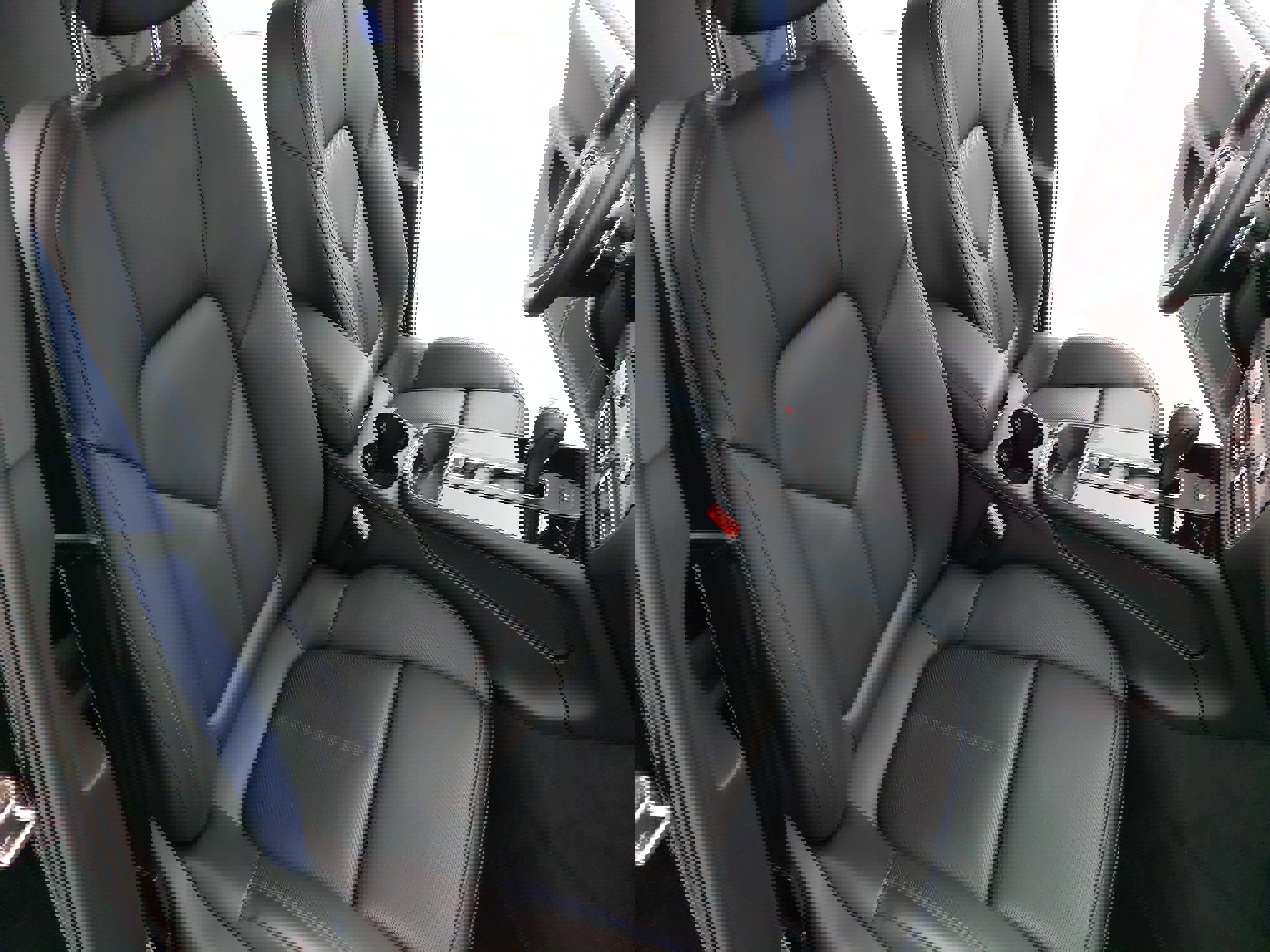 Certified 2025 Porsche Macan image 12