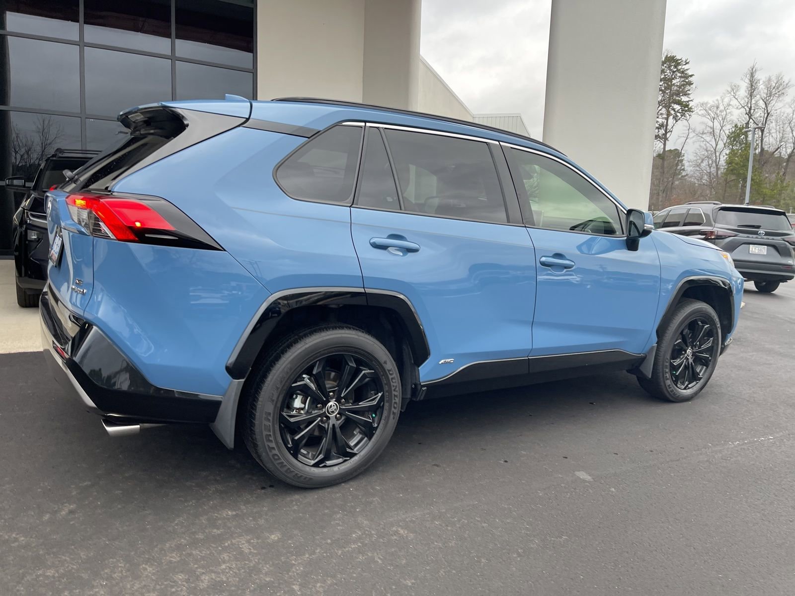 Used 2023 Toyota RAV4 SE image 10