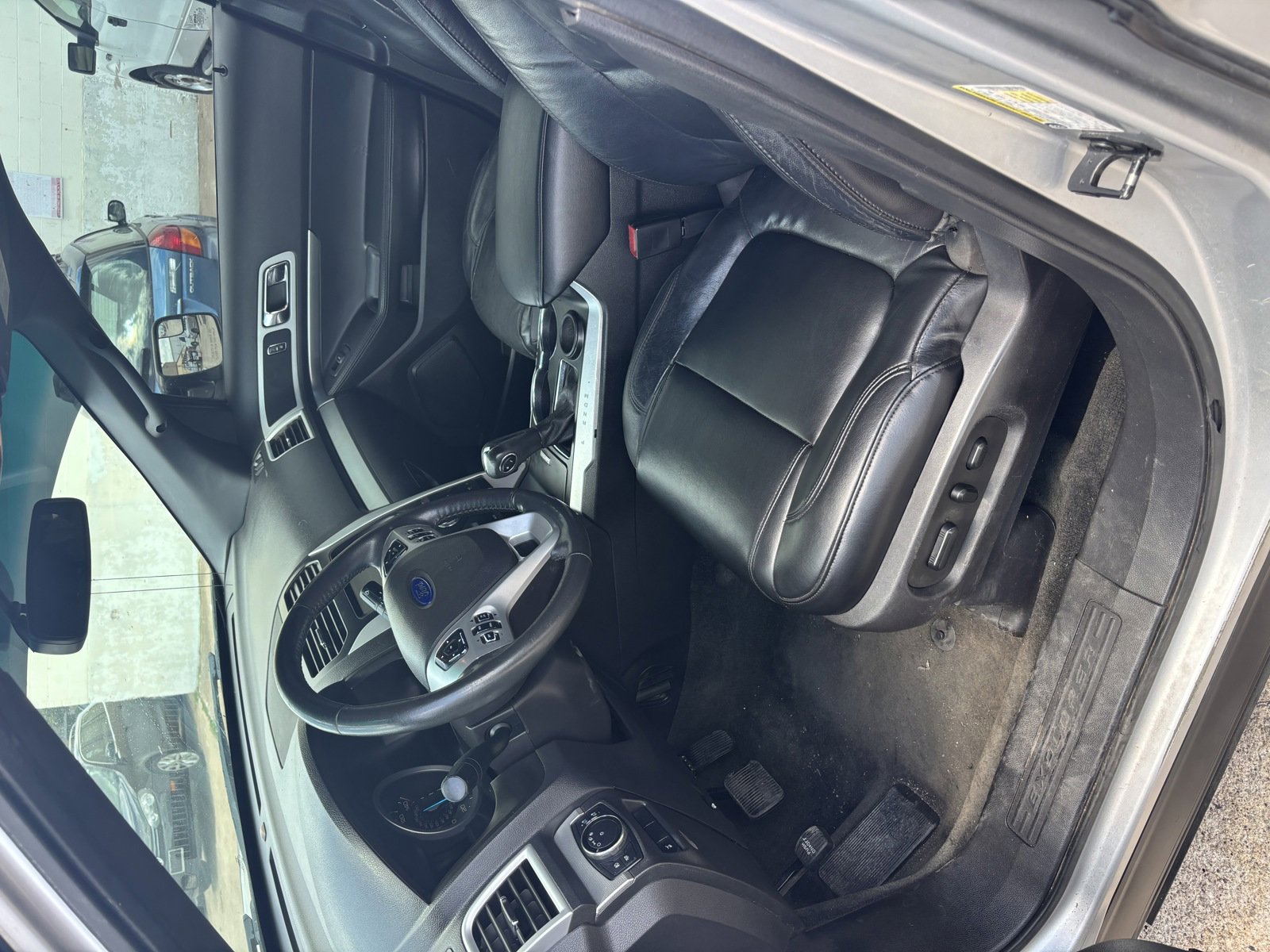 Used 2014 Ford Explorer XLT w/ Equipment Group 202A FWD image 10