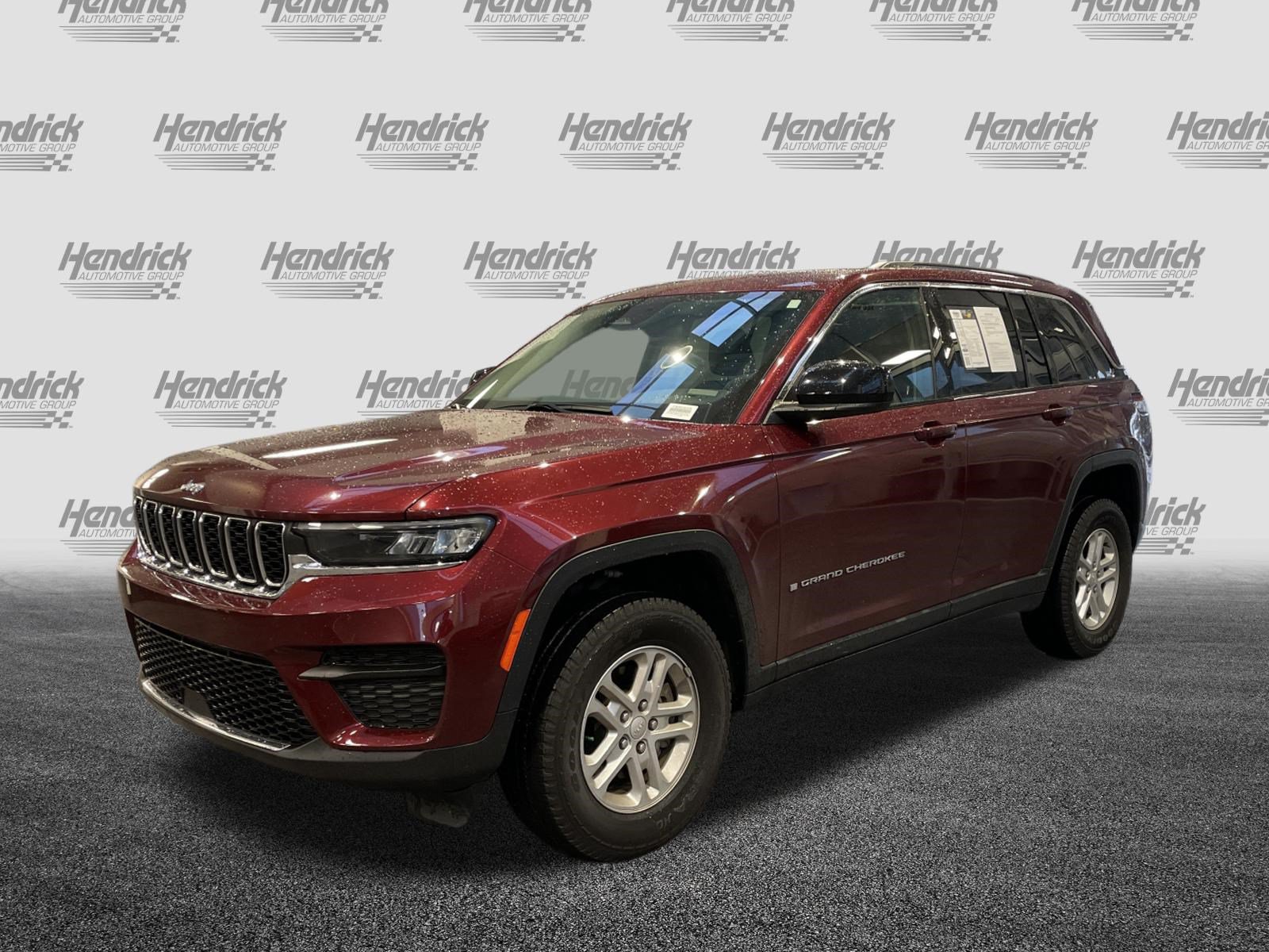 Used 2023 Jeep Grand Cherokee Laredo w/ Luxury Tech Group I RWD image 6