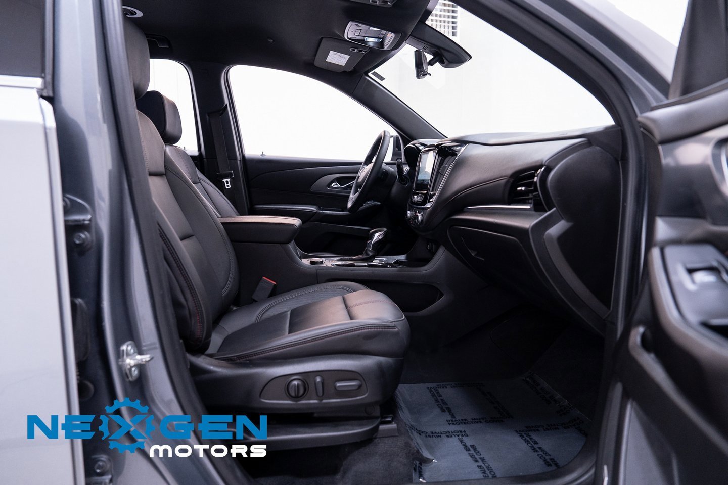 Used 2023 Chevrolet Traverse RS w/ LPO, Floor Liner Package image 54