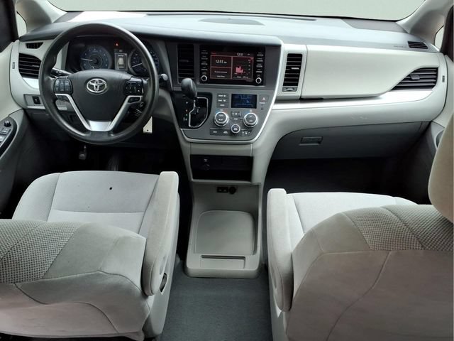 Used 2020 Toyota Sienna L FWD image 21
