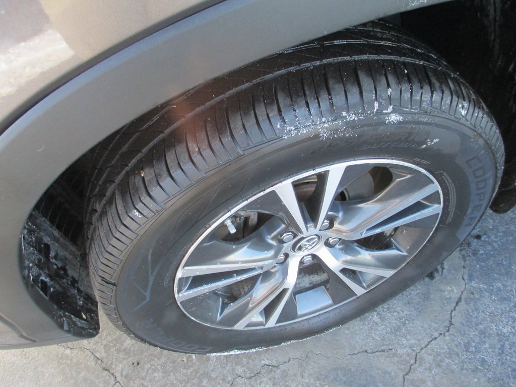 Used 2016 Toyota Highlander XLE image 11