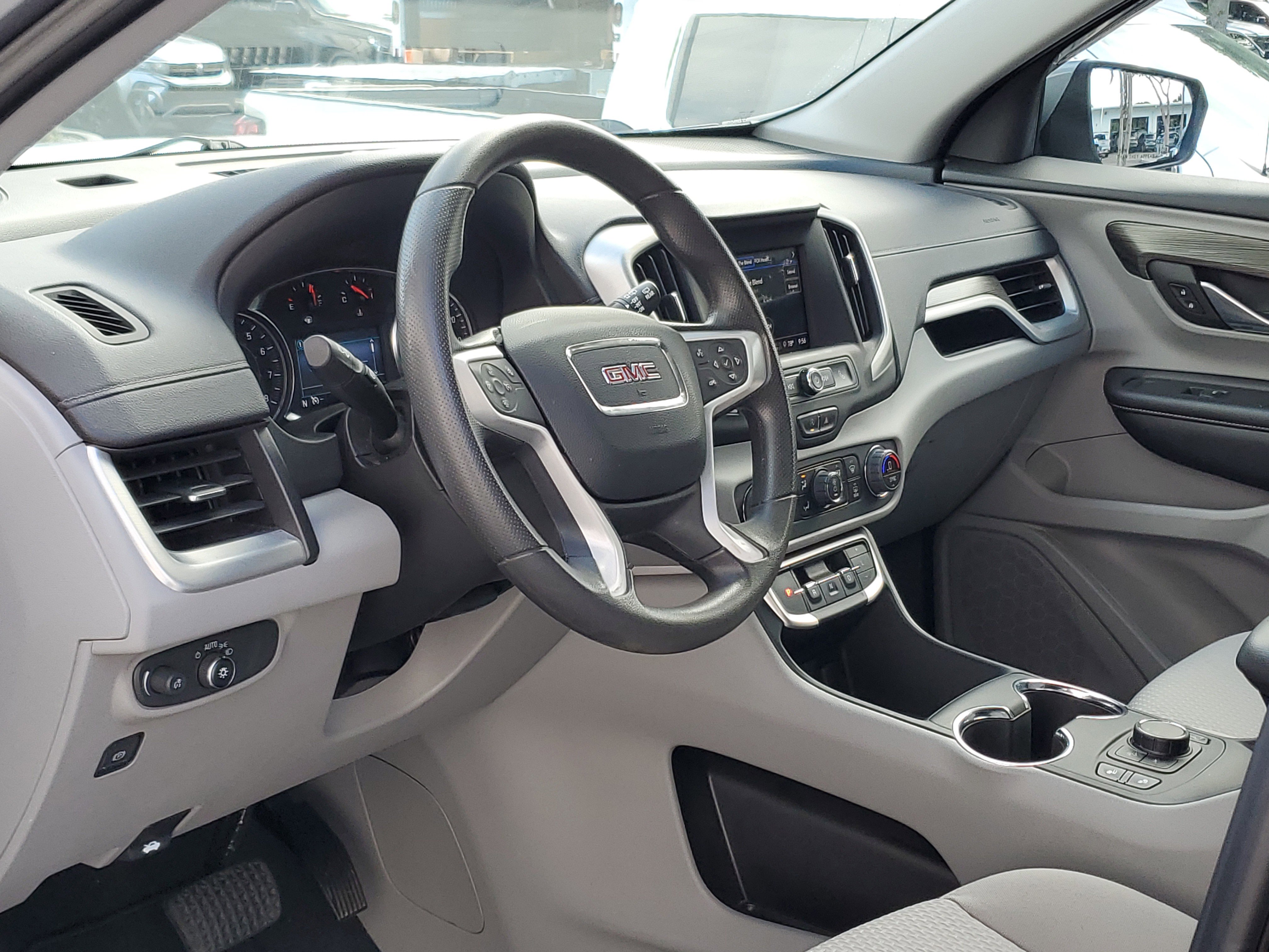 Used 2024 GMC Terrain SLE w/ Driver Convenience Package image 11