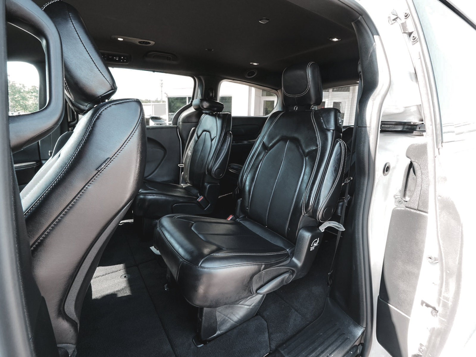 Used 2026 Chrysler Pacifica Select FWD image 17