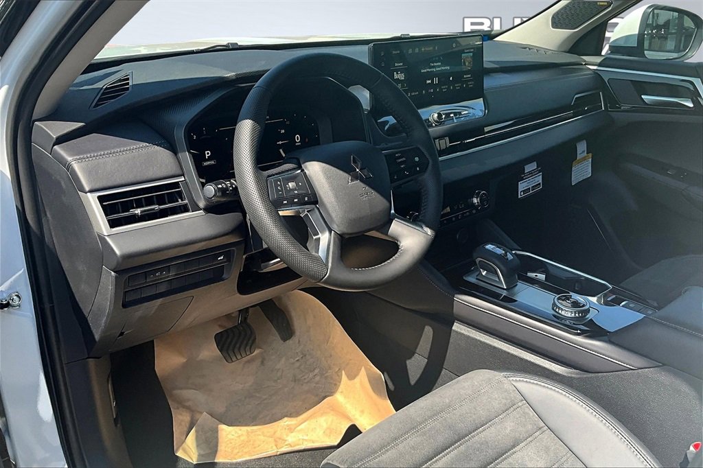 New 2025 Mitsubishi Outlander SE image 6