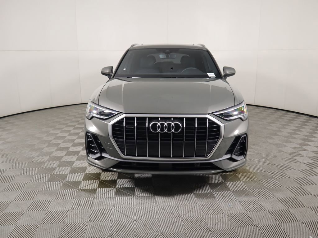 Used 2025 Audi Q3 2.0T Premium w/ Convenience Package image 3