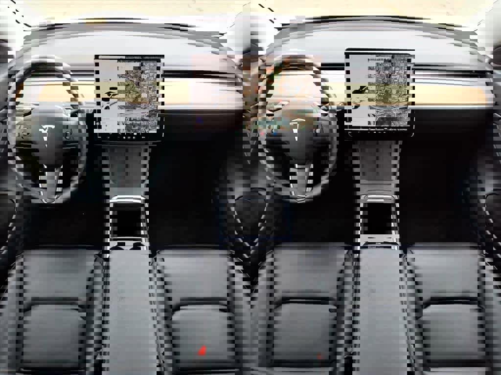 Used 2021 Tesla Model 3 Standard Range Plus image 11