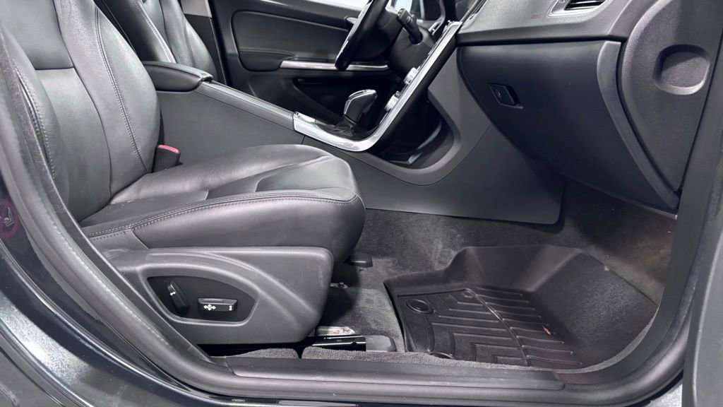 Used 2015 Volvo V60 T5 Premier image 18