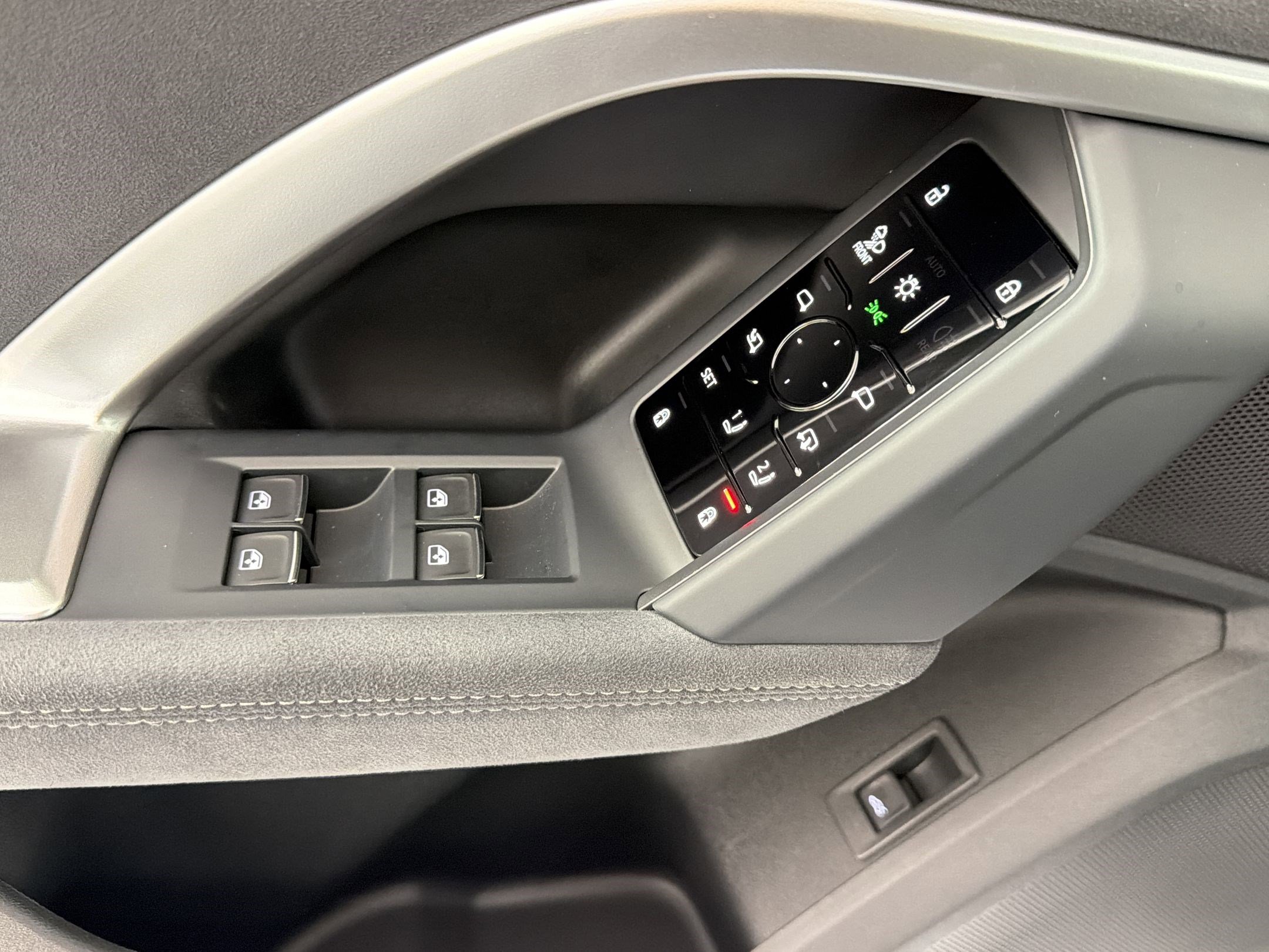 New 2026 Audi SQ5 Premium Plus image 19