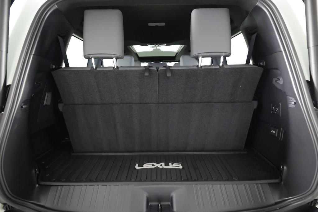 Used 2026 Lexus GX 550 w/ Accessory Package (2T) AWD/4WD image 13