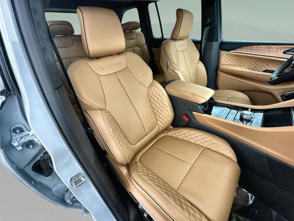 New 2026 Jeep Grand Cherokee Summit w/ Obsidian Package AWD/4WD image 30