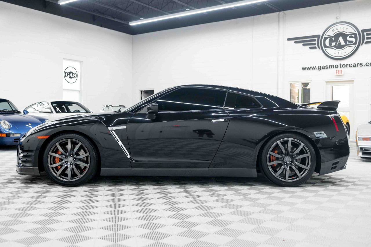 Used 2015 Nissan GT-R Premium AWD/4WD image 10