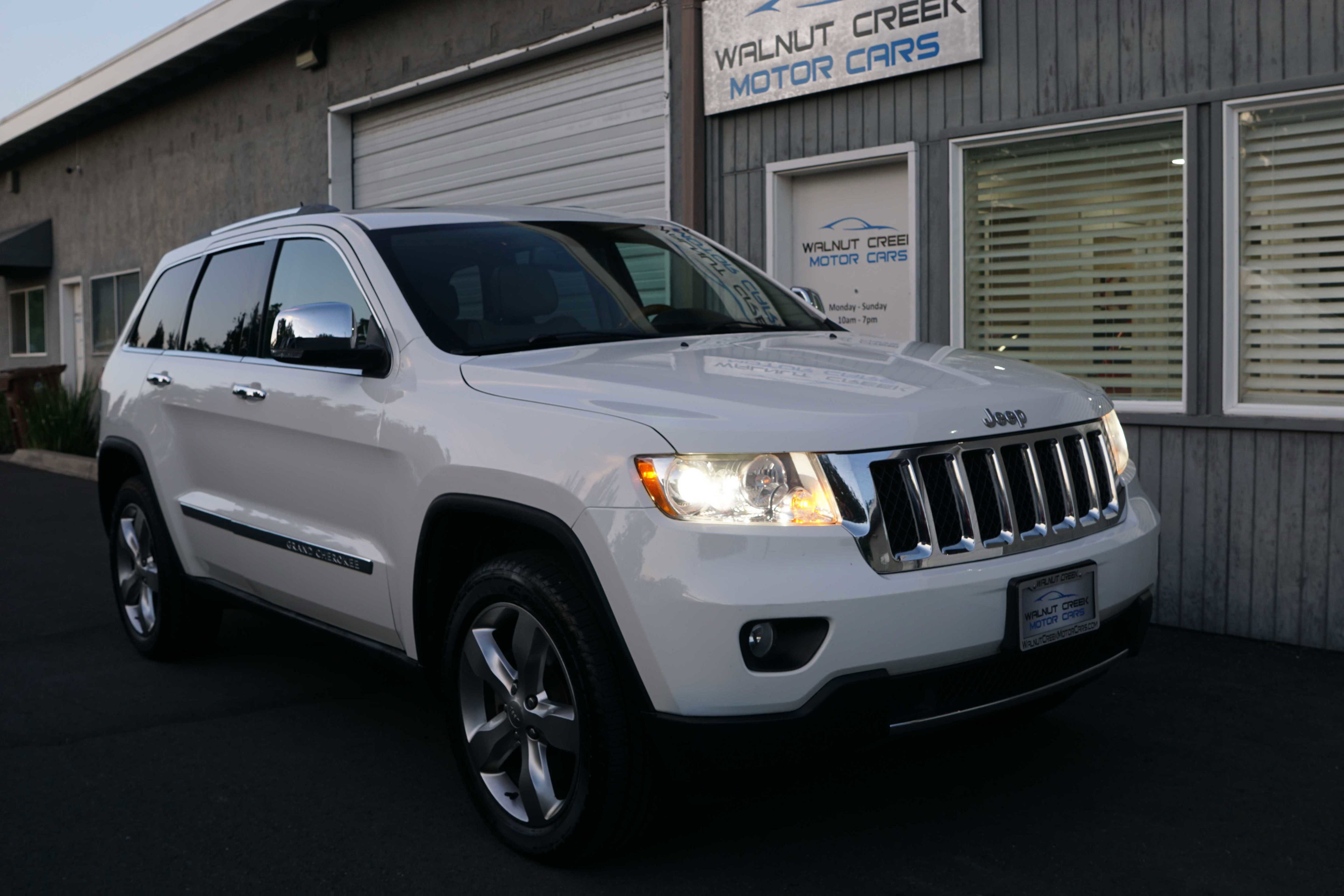 Used 2012 Jeep Grand Cherokee Overland image 25