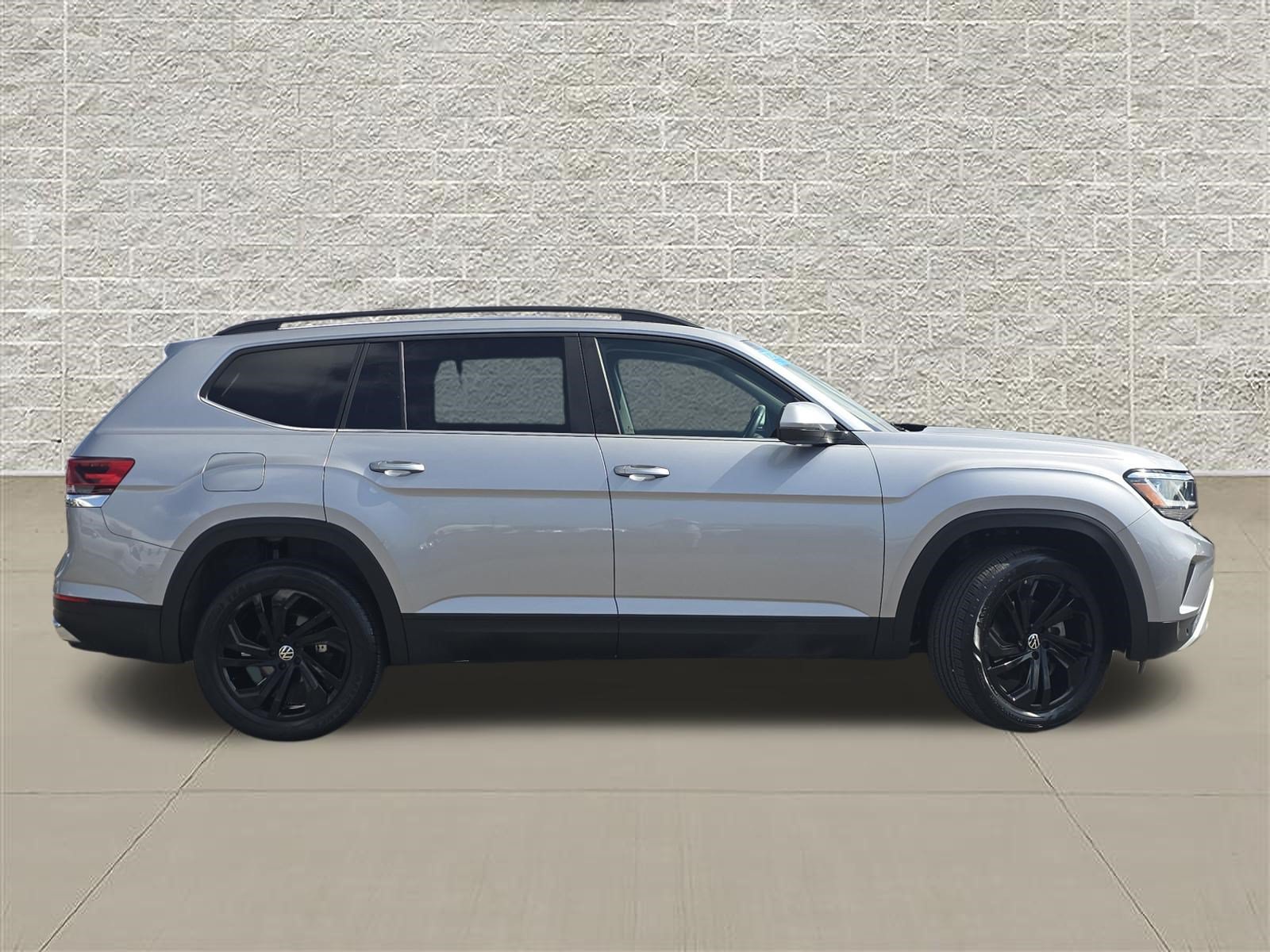 Certified 2023 Volkswagen Atlas SE w/ Black Wheel Package AWD/4WD image 8