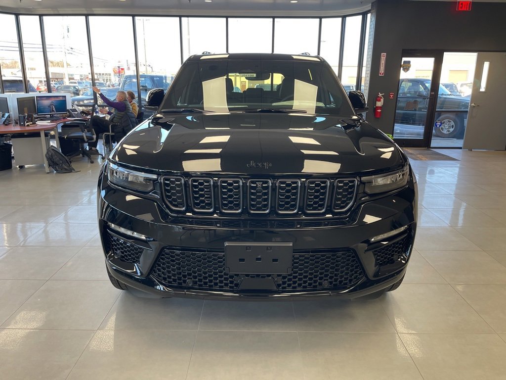 New 2025 Jeep Grand Cherokee Summit image 3