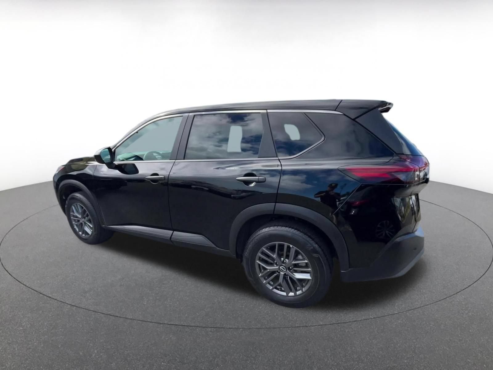 Used 2023 Nissan Rogue S FWD image 9