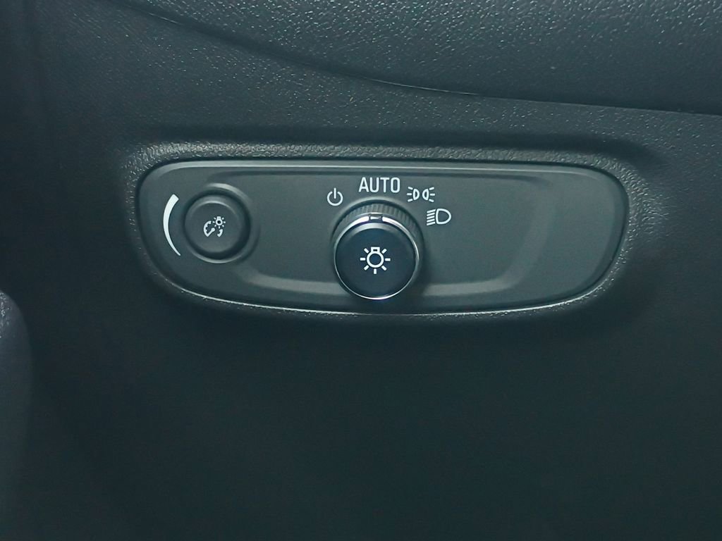 Used 2023 Chevrolet Equinox LS w/ LS Convenience Package image 12