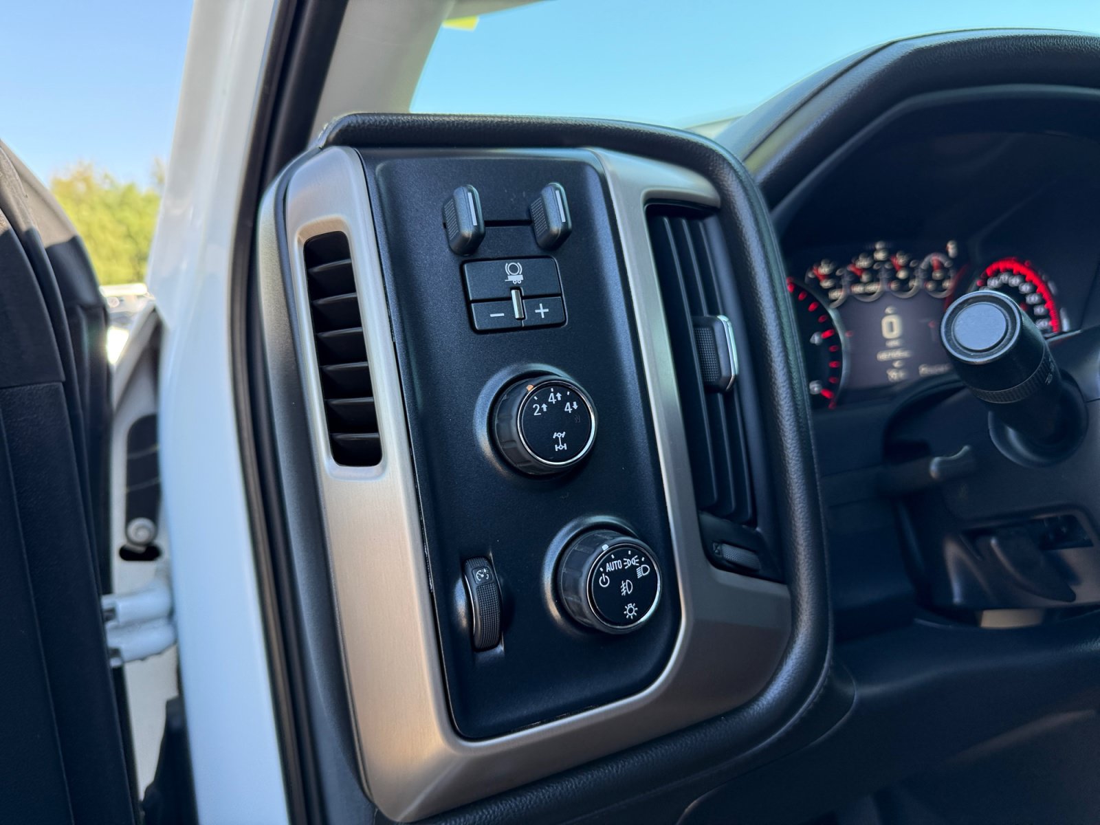 Used 2015 GMC Sierra 2500 Denali w/ Duramax Plus Package AWD/4WD image 20