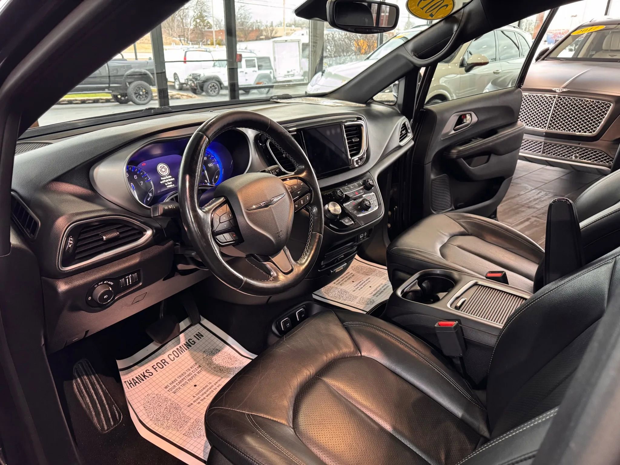 Used 2019 Chrysler Pacifica Touring-L Plus w/ Advanced Safetytec Group FWD image 9