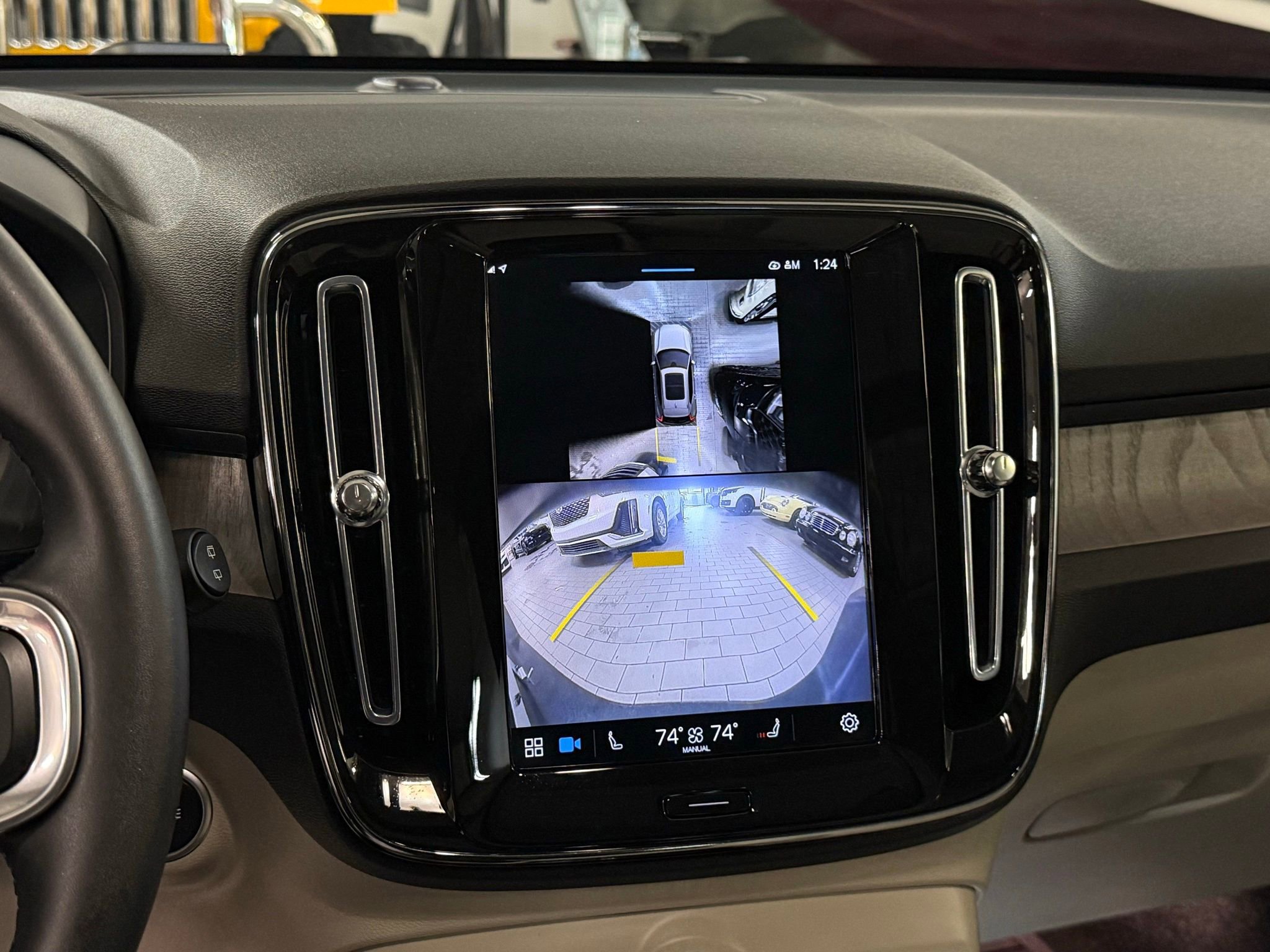 Used 2025 Volvo XC40 B5 Plus image 50