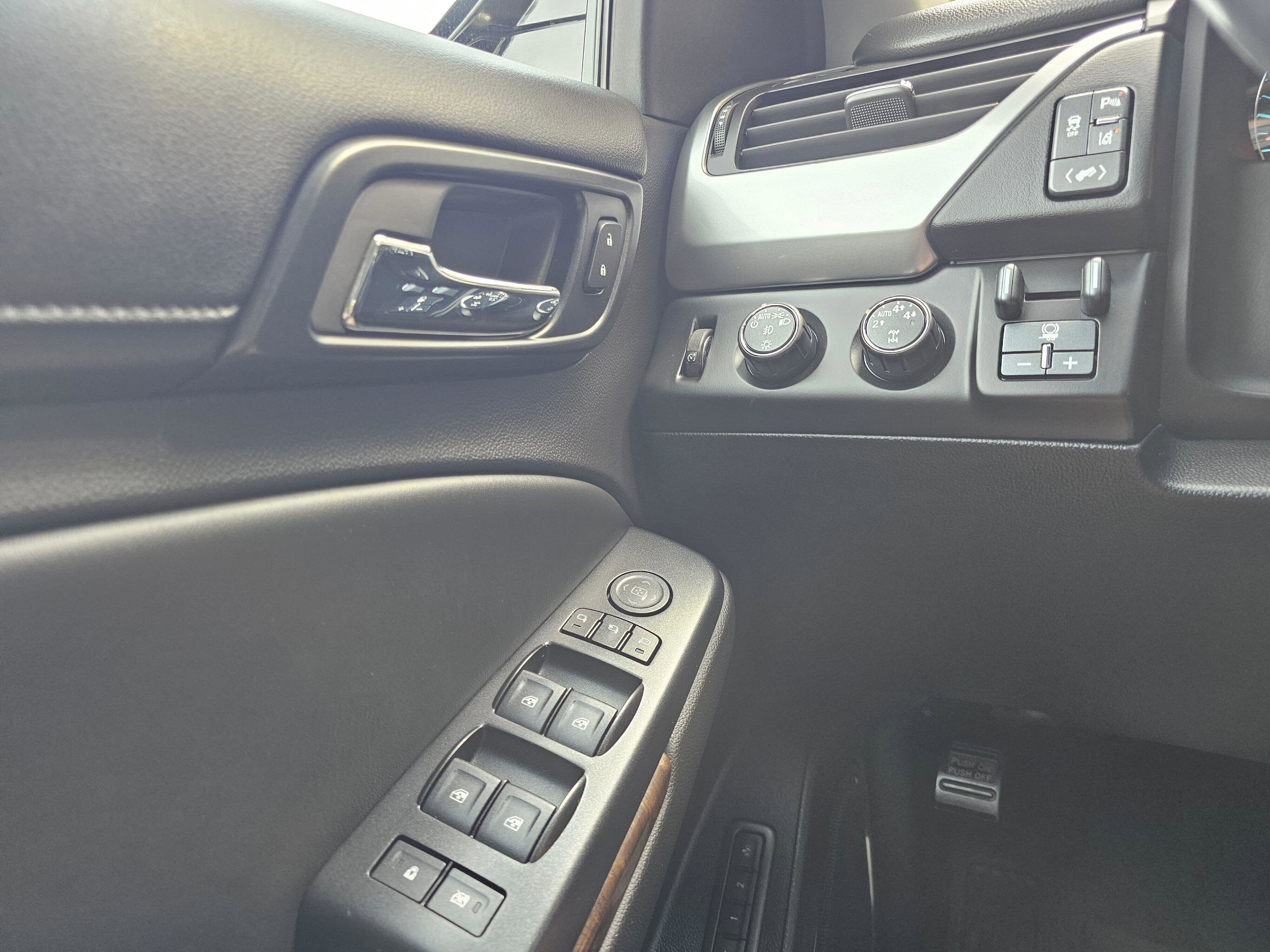 Used 2015 Chevrolet Suburban LT AWD/4WD image 31