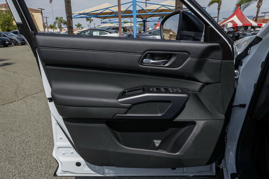 New 2026 Nissan Pathfinder SL FWD image 13