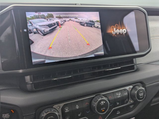 Used 2025 Jeep Wrangler Unlimited Sahara AWD/4WD image 23