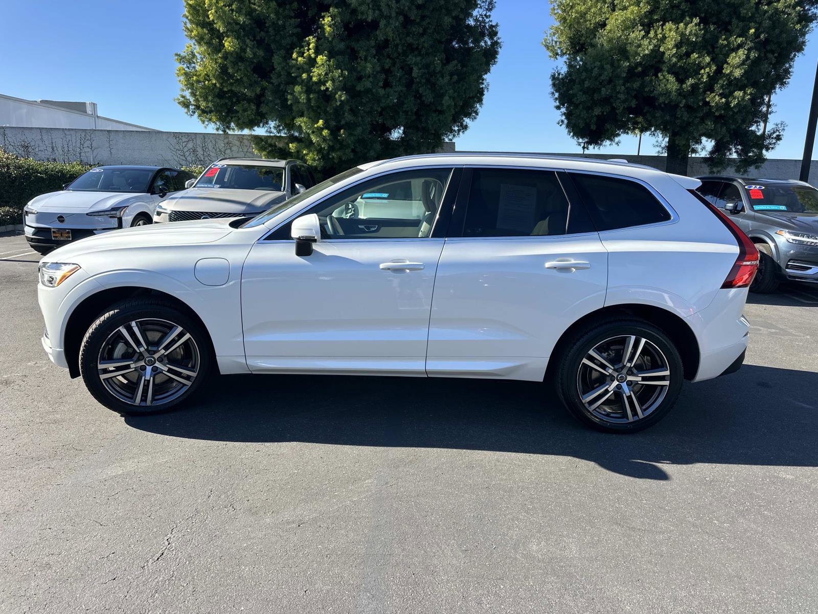 Used 2020 Volvo XC60 T8 Momentum w/ Protection Package Premier image 7