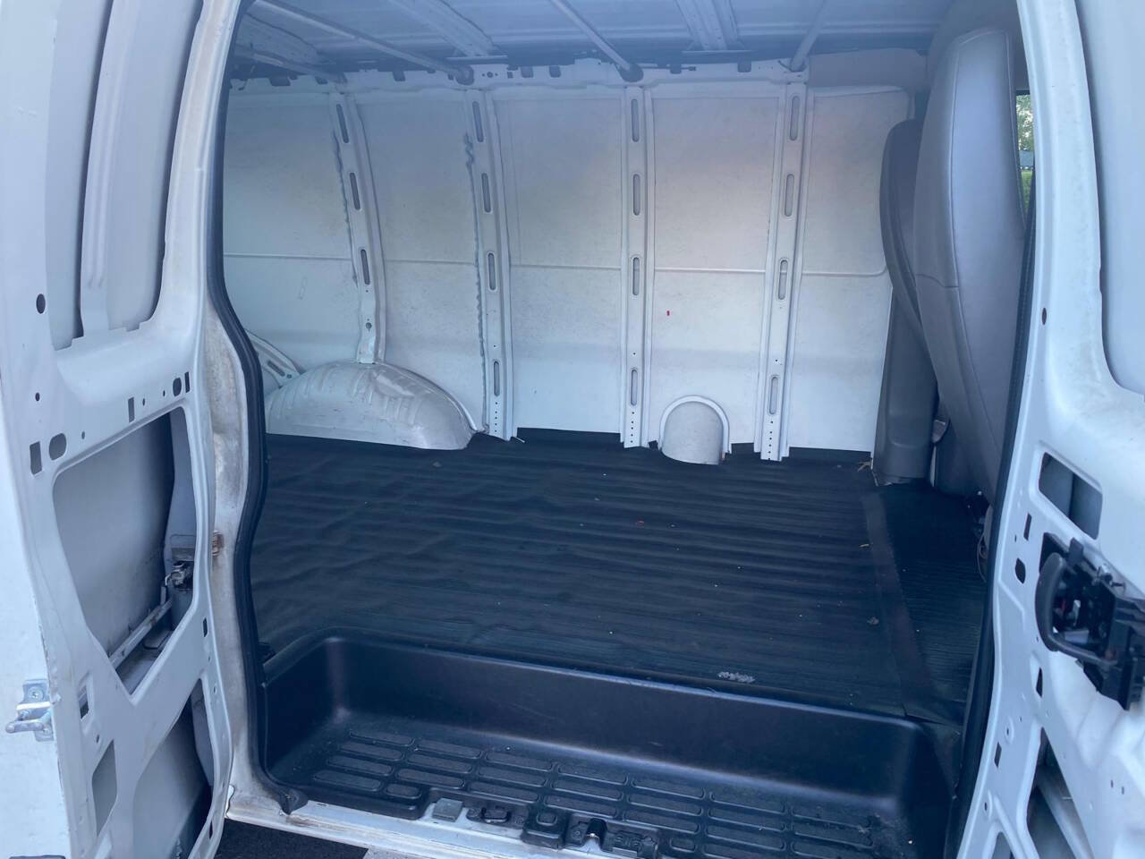 Used 2013 Chevrolet Express 1500 image 18