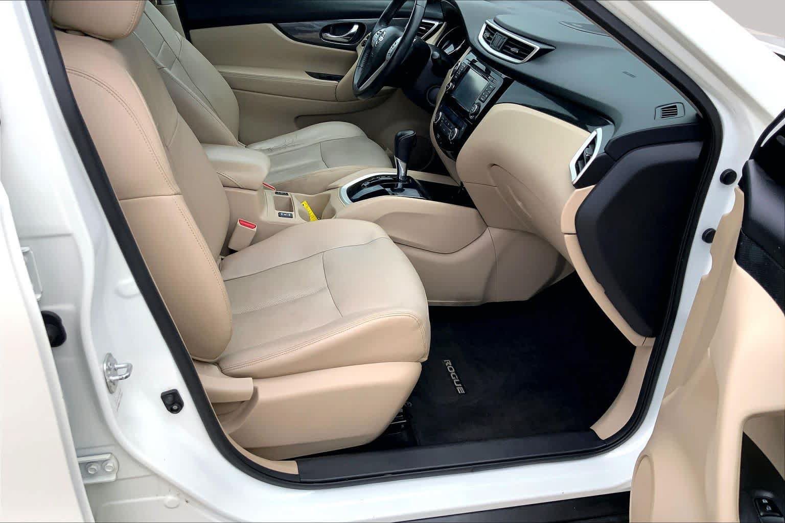 Used 2016 Nissan Rogue SL w/ SL Premium Package FWD image 9