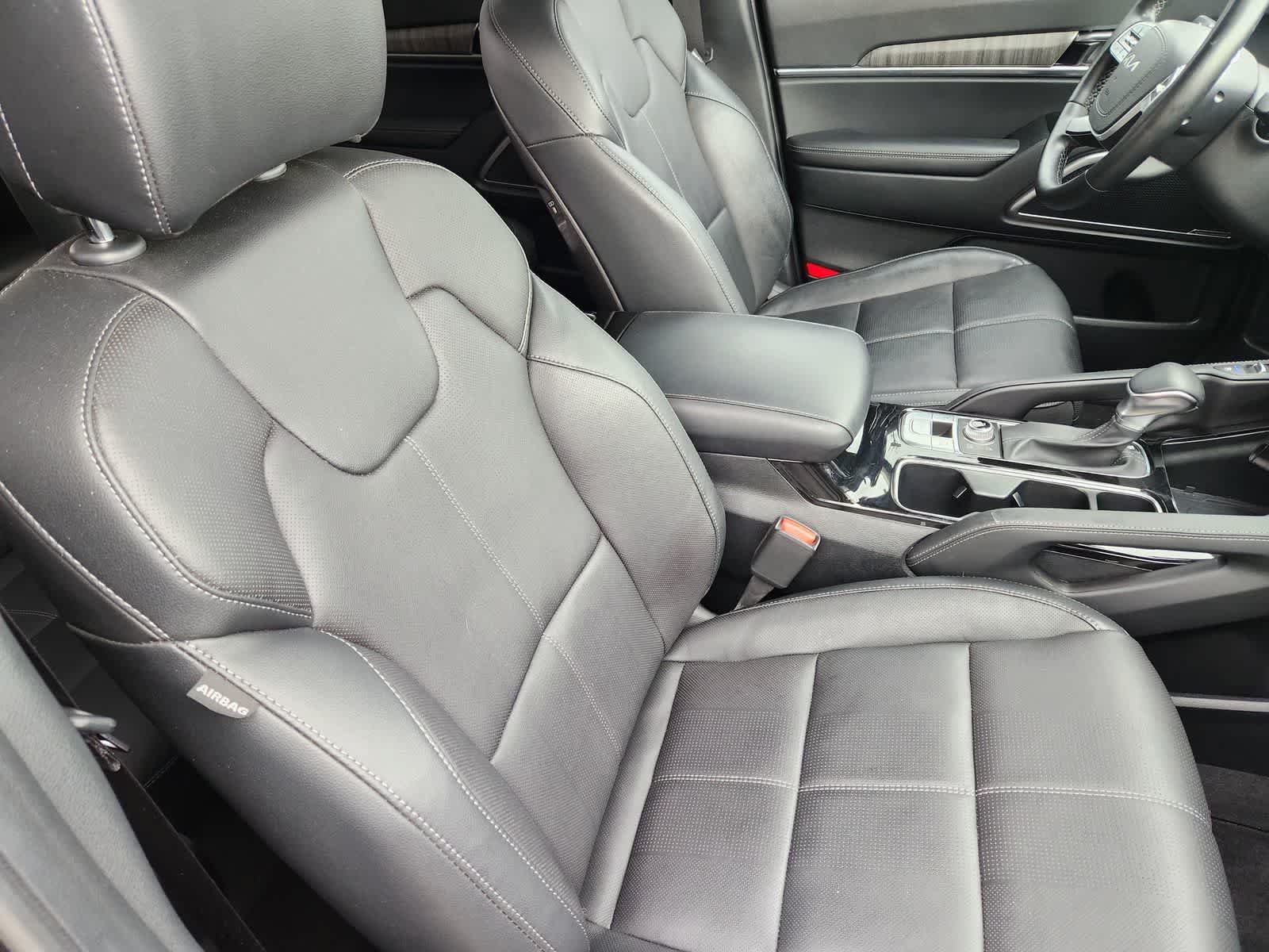 Certified 2025 Kia Telluride EX w/ EX Captain's Chair Package AWD/4WD image 12