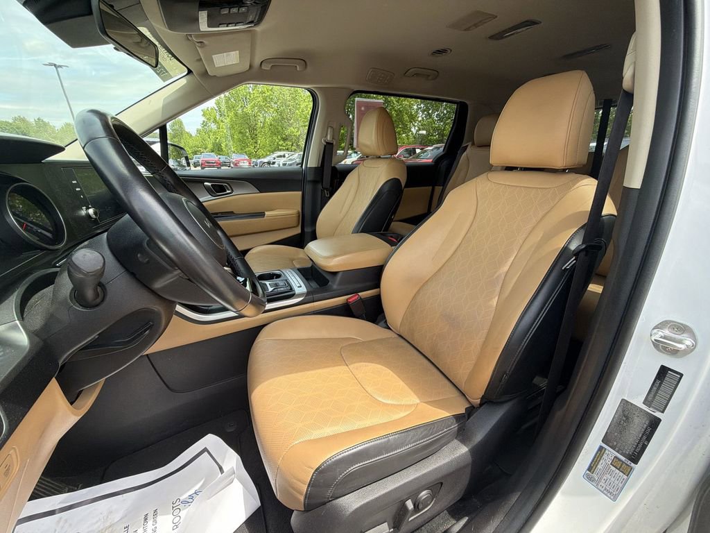Used 2022 Kia Carnival LX FWD image 11