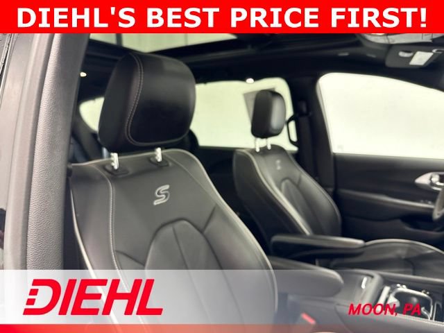 Used 2025 Chrysler Pacifica Limited FWD image 16