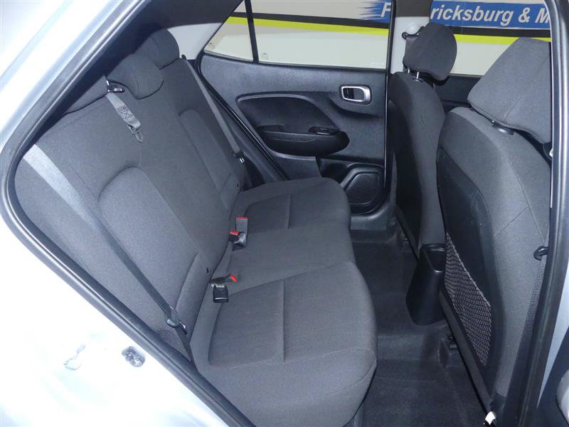 Used 2021 Hyundai Venue SE FWD image 17