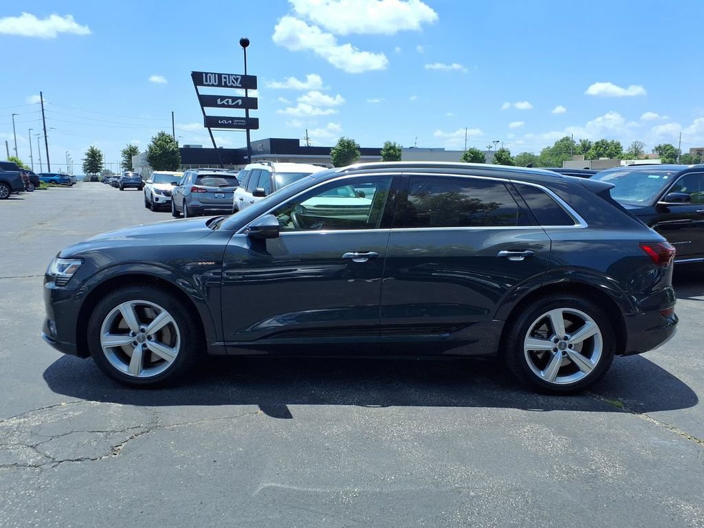 Used 2019 Audi e-tron Prestige w/ Prestige Package AWD/4WD image 24