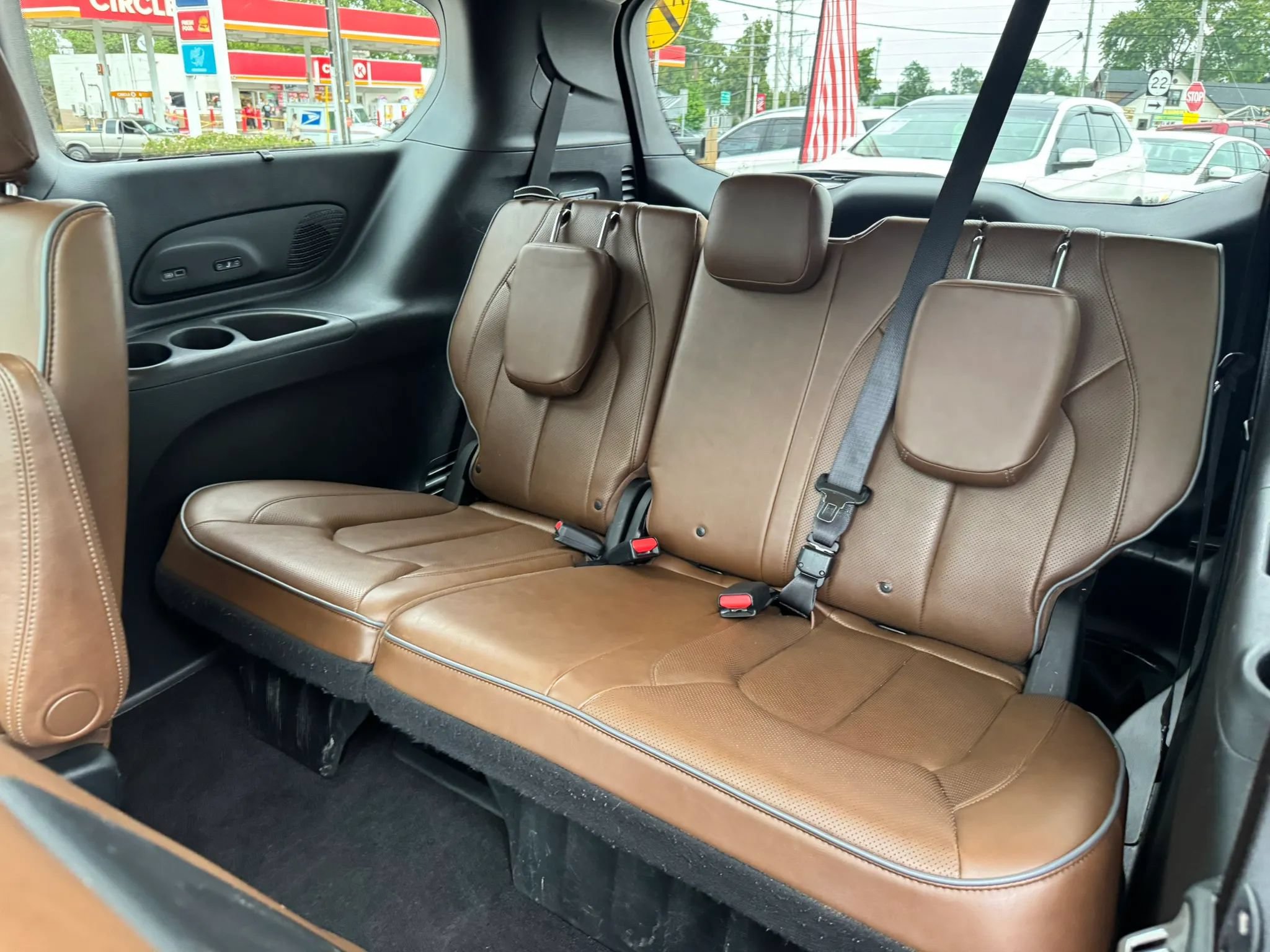 Used 2018 Chrysler Pacifica Limited w/ Tire & Wheel Group FWD image 32