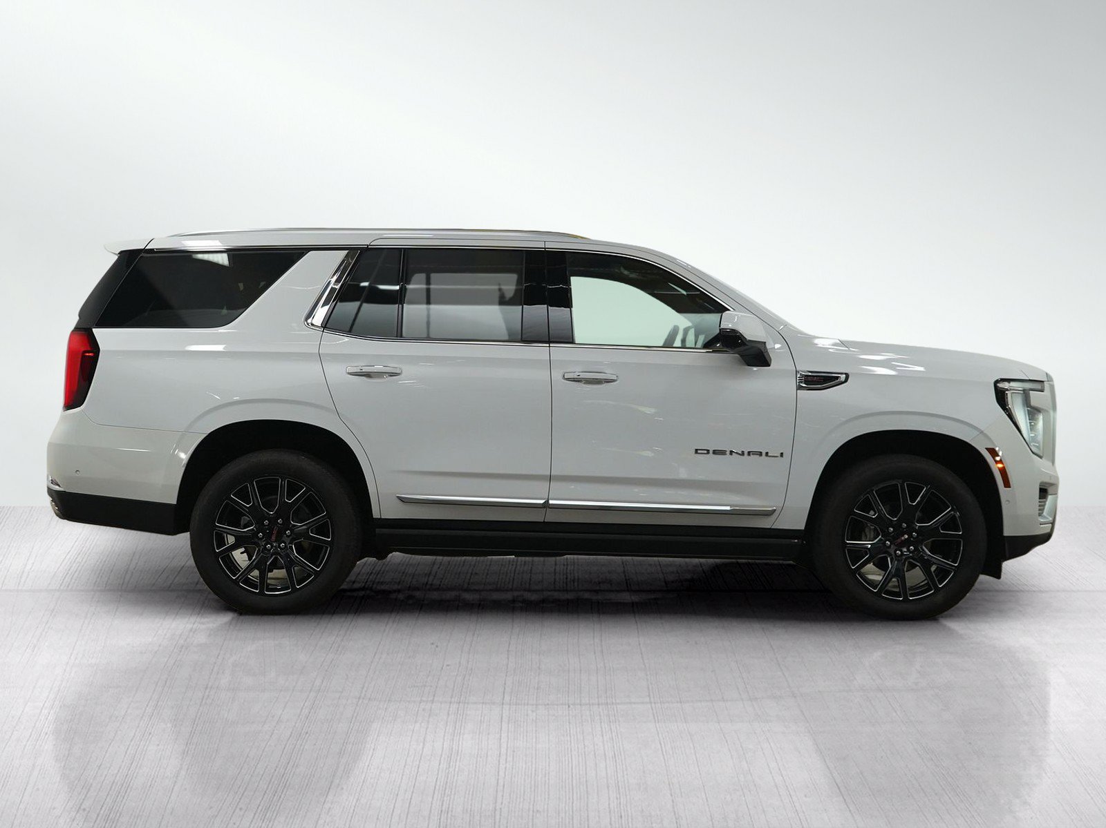 Used 2025 GMC Yukon Denali w/ Denali Reserve Package AWD/4WD image 6