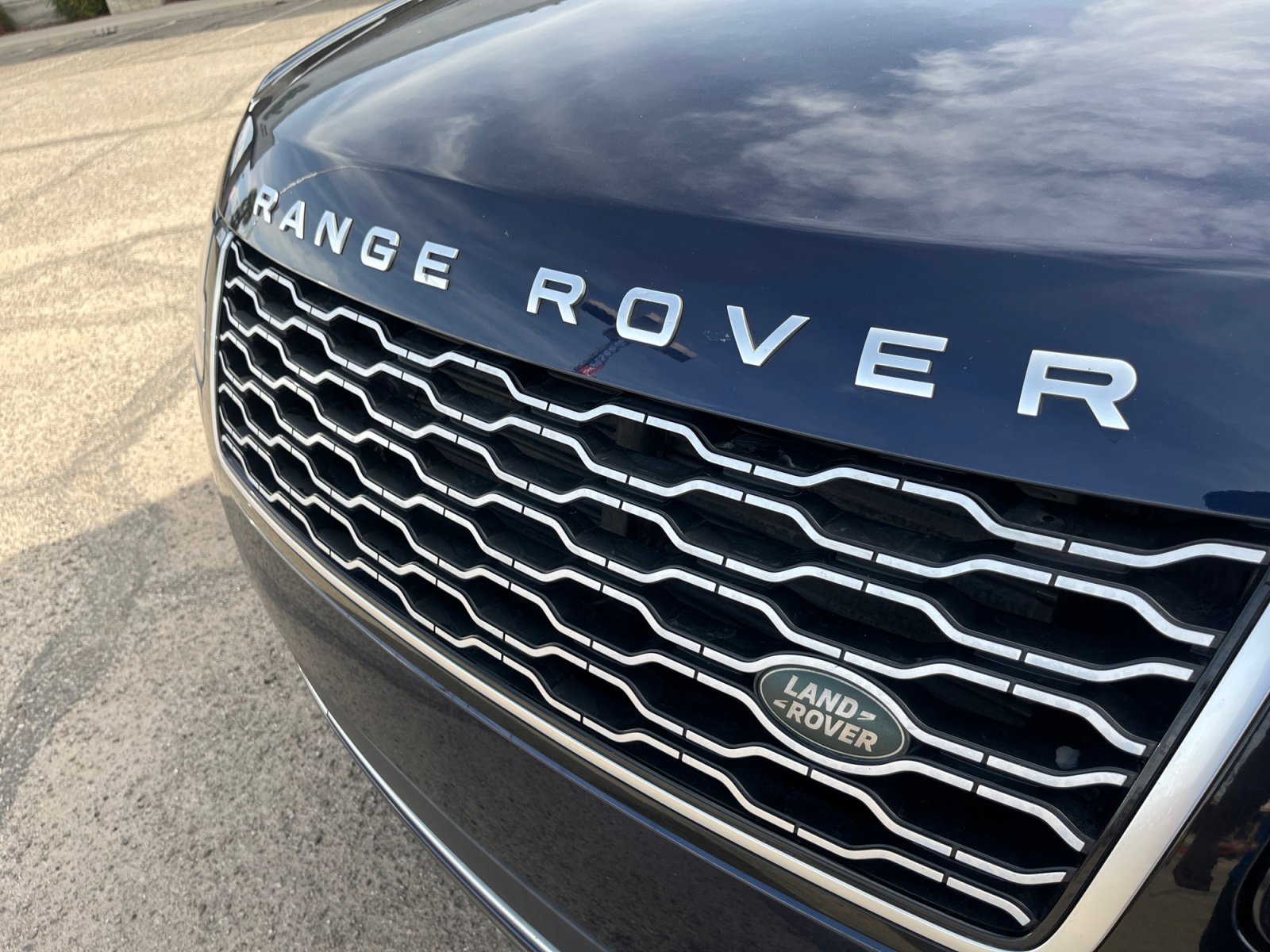 Used 2018 Land Rover Range Rover Long Wheelbase Supercharged image 23