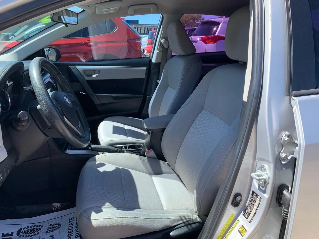 Used 2015 Toyota Corolla LE FWD image 17