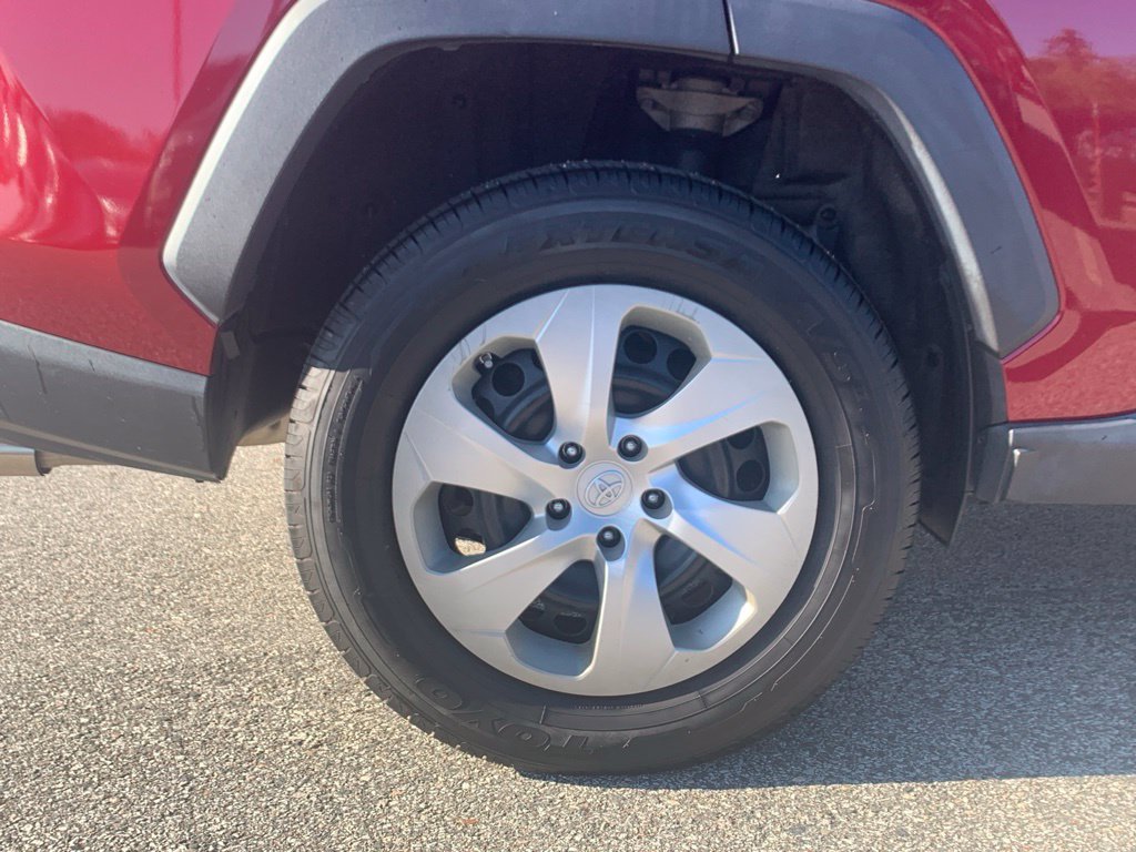 Used 2021 Toyota RAV4 LE AWD/4WD image 24