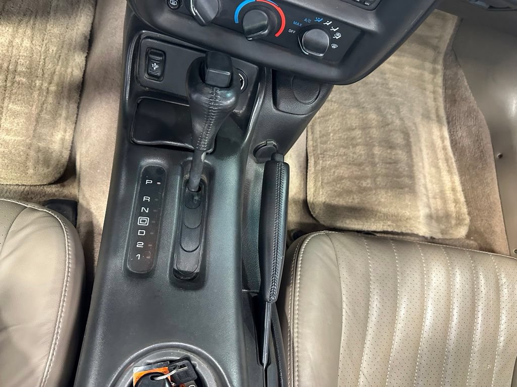 Used 2001 Chevrolet Camaro LT w/ Sport Appearance Pkg RWD image 19