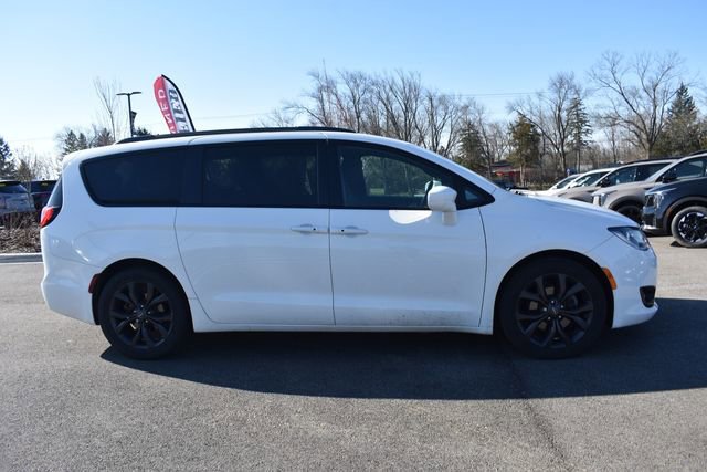 Used 2019 Chrysler Pacifica Touring Plus w/ S Appearance Package image 2