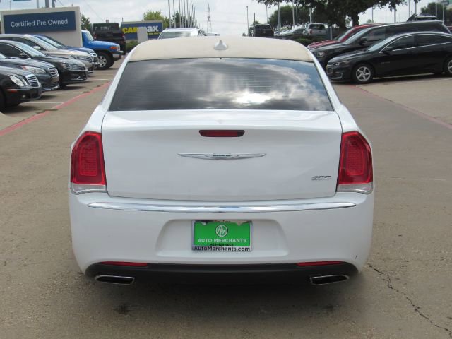 Used 2015 Chrysler 300 Limited image 7