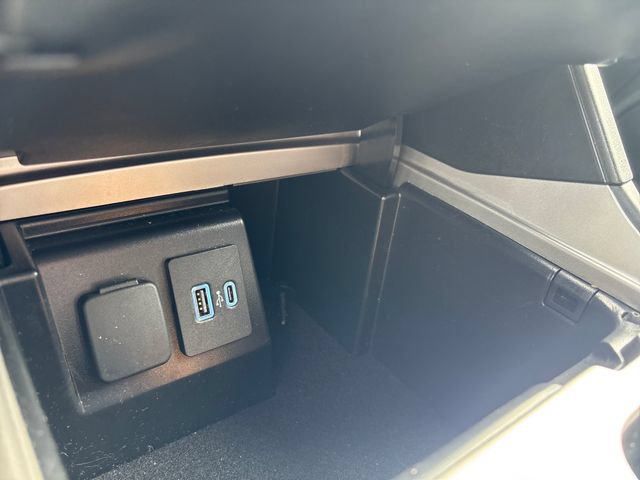 Used 2024 Ford Explorer XLT AWD/4WD image 29